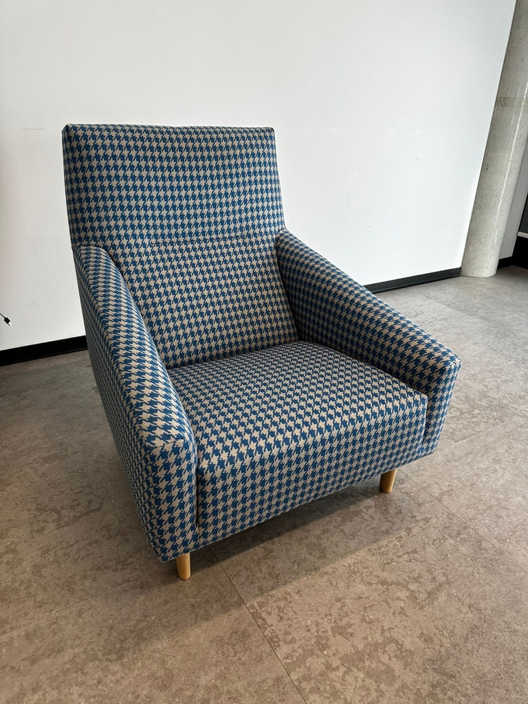 Armchair, blue/white