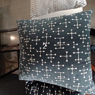 Pillow, navy/white pattern