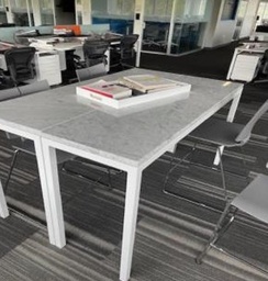 [#00-77] 5’ Marble Table